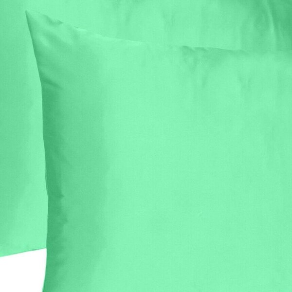 Homeroots 20 x 30 in. Green Dreamy Silky Satin Queen Size Pillowcases - 387904