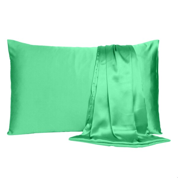Homeroots 20 x 30 in. Green Dreamy Silky Satin Queen Size Pillowcases - 387904