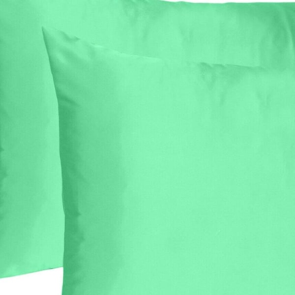 Homeroots 20 x 40 in. Green Dreamy Silky Satin King Size Pillowcases - 387848