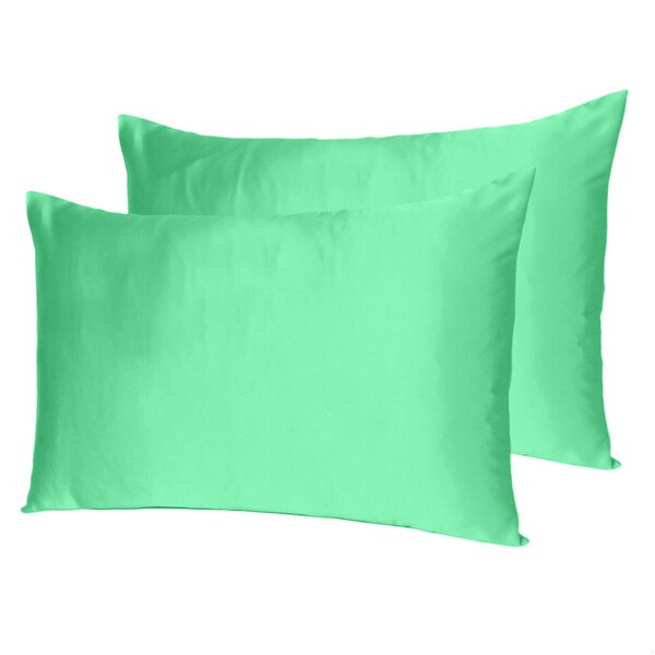 Homeroots 20 x 40 in. Green Dreamy Silky Satin King Size Pillowcases - 387848
