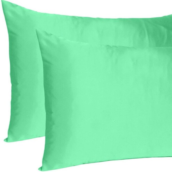 Homeroots 20 x 26 in. Green Dreamy Silky Satin Standard Size Pillowcases - 387875