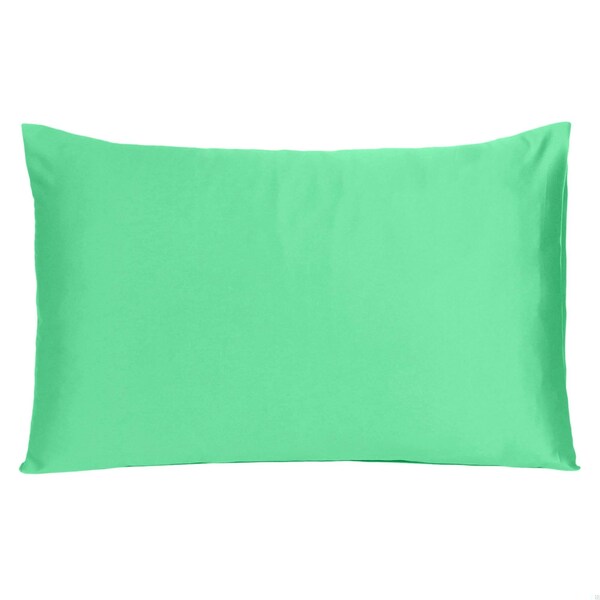 Homeroots 20 x 26 in. Green Dreamy Silky Satin Standard Size Pillowcases - 387875