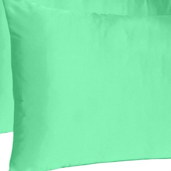 Homeroots 20 x 26 in. Green Dreamy Silky Satin Standard Size Pillowcases - 387875