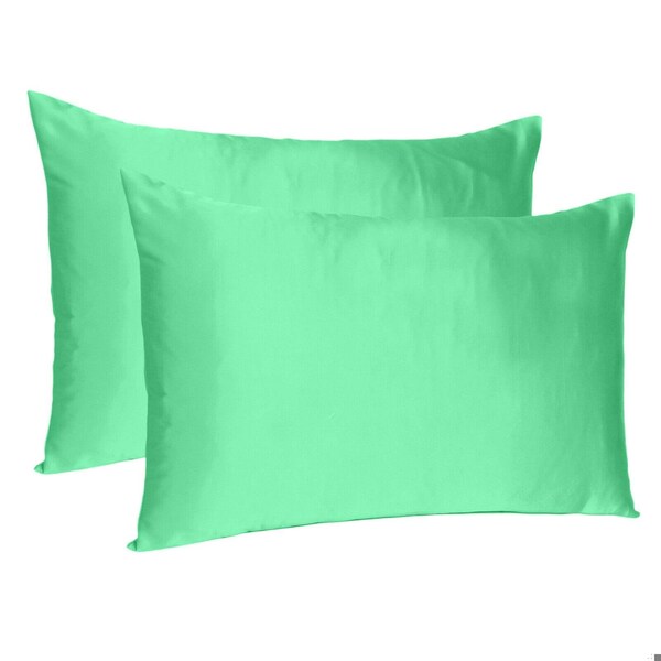Homeroots 20 x 26 in. Green Dreamy Silky Satin Standard Size Pillowcases - 387875