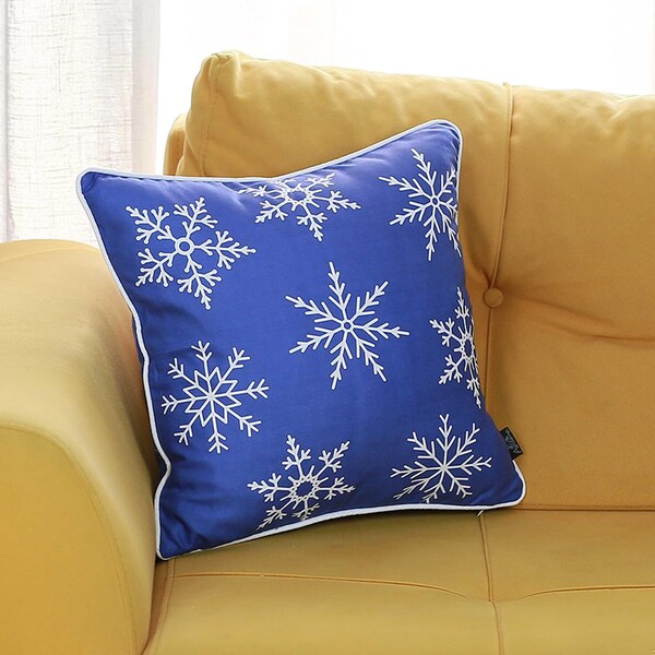 Homeroots Christmas Snow Flakes Printed Decorative Throw Pillow Cover 18 x 18 in. - 355624