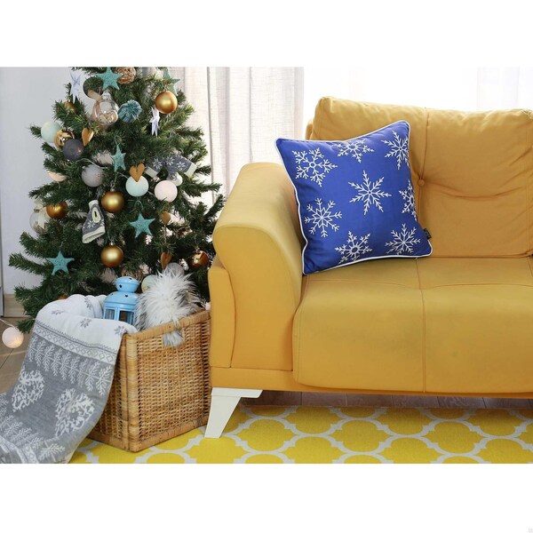 Homeroots Christmas Snow Flakes Printed Decorative Throw Pillow Cover 18 x 18 in. - 355624