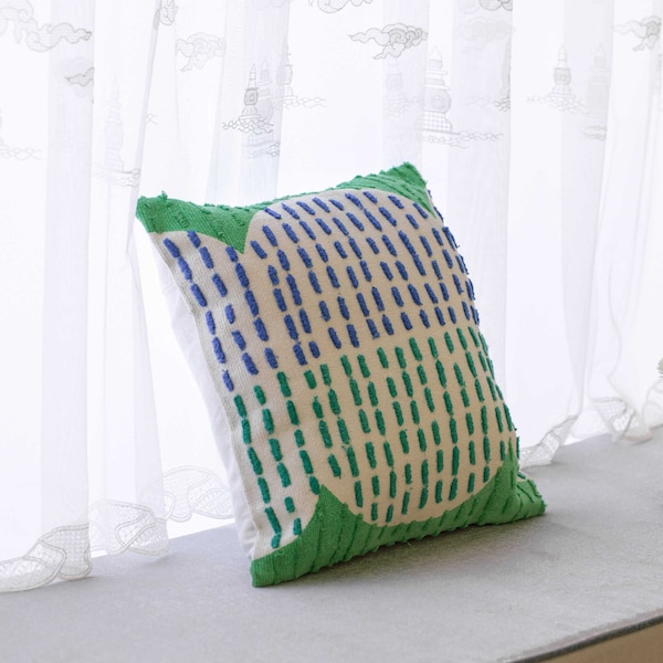 Deerlux 16" Handwoven Cotton Throw Pillow Cover with Ribbed Line Dots and Wave Border with Filler, Green - QI004315.GN.K