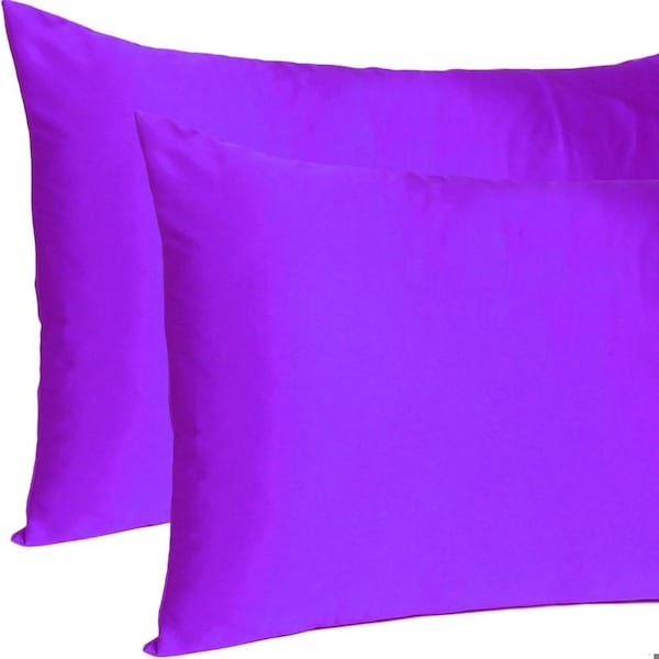 Homeroots 20 x 30 in. Bright Purple Dreamy Silky Satin Queen Size Pillowcases - 387907