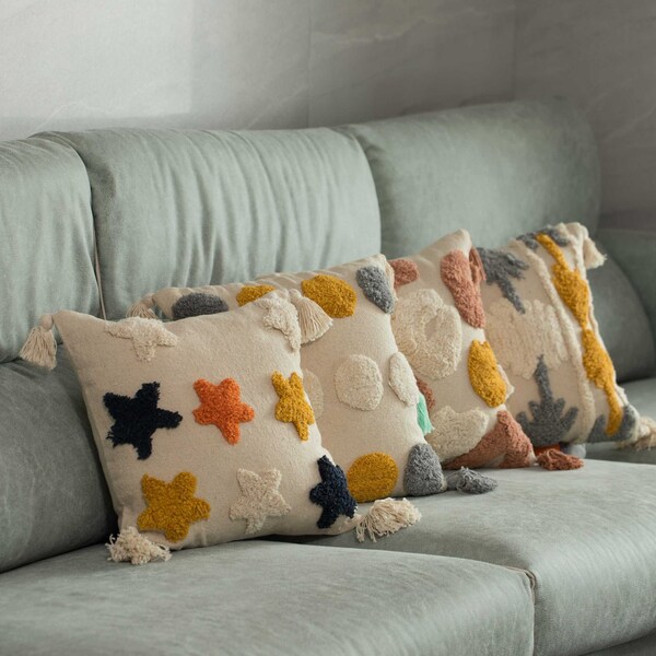 Deerlux 16" Cotton Throw Pillow Cover with Tufted Southwest Tribal Pattern and Corner Tassels with Filler - QI004306.TR.K