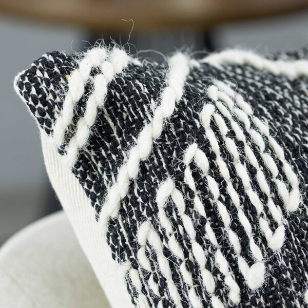 Deerlux 16" Throw Pillow Cover with White on Black Tribal Pattern and Corner Tassels, Black & White - QI004304.K