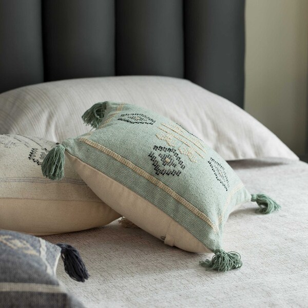Deerlux 16" Handwoven Cotton Throw Pillow Cover with Tribal Aztec Design and Tassel Corners with Filler - QI004312.GN.K