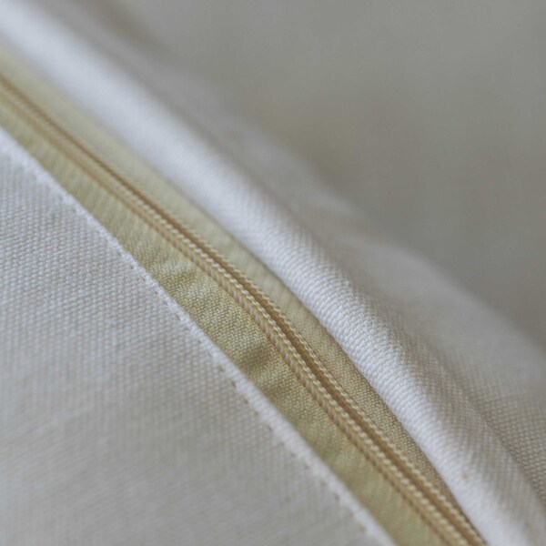 Deerlux 16" Handwoven Cotton Throw Pillow Cover with White Tufted Line Pattern and Tassel Corners, White - QI004305.LN