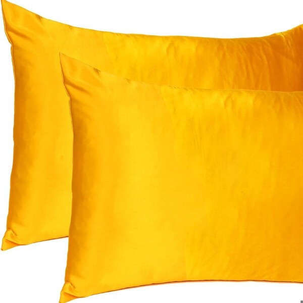 Homeroots 20 x 26 in. Goldenrod Dreamy Silky Satin Standard Size Pillowcases - 387885