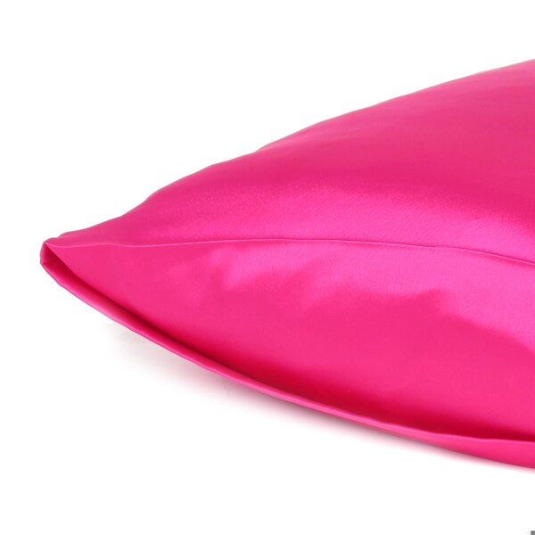 Homeroots 20 x 26 in. Fuchsia Dreamy Silky Satin Standard Size Pillowcases - 387876