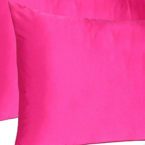 Homeroots 20 x 26 in. Fuchsia Dreamy Silky Satin Standard Size Pillowcases - 387876