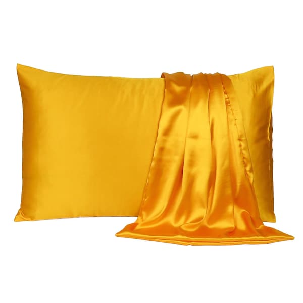Homeroots 20 x 30 in. Goldenrod Dreamy Silky Satin Queen Size Pillowcases - 387914
