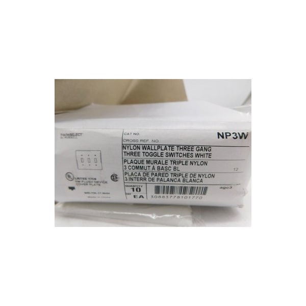 Hubbell Wiring Systems Wallplate, 3-G, 3 Togg, Wh - NP3W