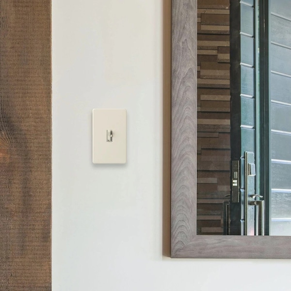 Lutron Traditional Fassada Wall Plates, Number of Gangs: 1 Gloss Finish, Ivory - FG-1-IV