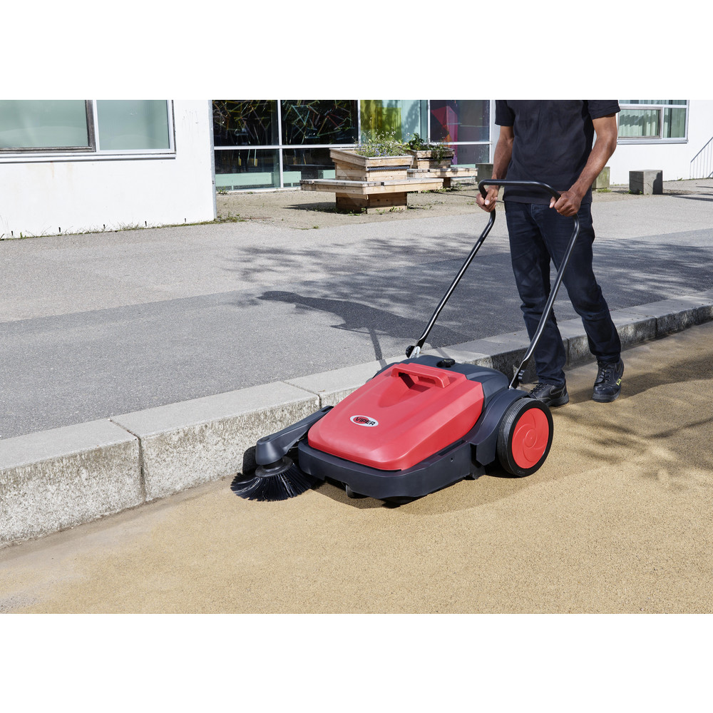 Nilfisk Floor & Carpet Sweepers: Walk-Behind Sweeper, Double Brush, 27.5, Manual - 50000504