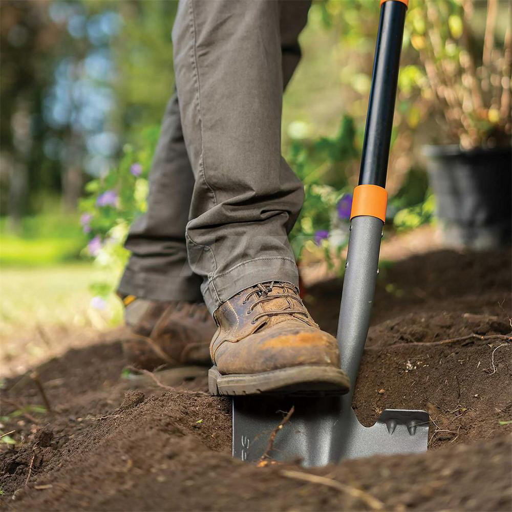 Fiskars Scooping Shovel: Steel, 6" Blade Length, 9" Blade Width - 395140-1001