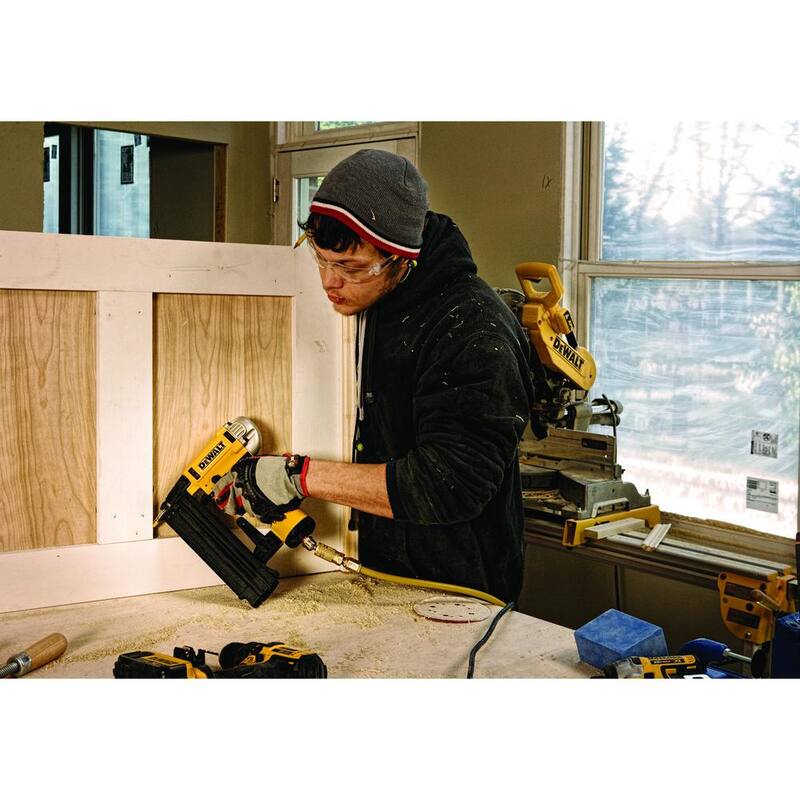 DEWALT 6 Gal. 18-Gauge Brad Nailer and Heavy-Duty Pancake Electric Air Compressor Combo Kit - DWFP1KIT