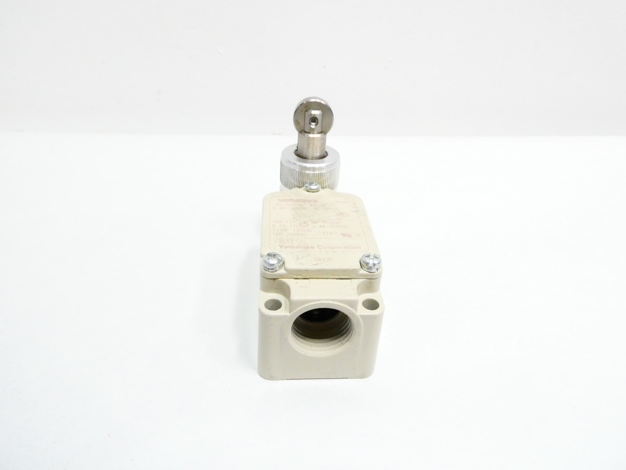 YAMATAKE CM2UZ40-125Z-W 240V-AC 30V-DC LIMIT SWITCH