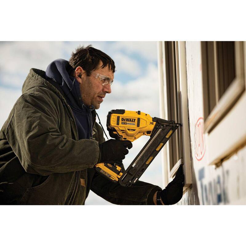 DEWALT 2 in. x 15-Gauge 34-Degree DA Bright Finish Nails (1000-Pack) - DCA15200-1
