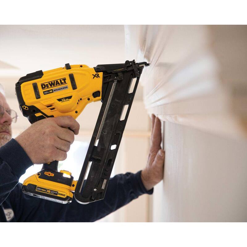 DEWALT 2 in. x 15-Gauge 34-Degree DA Bright Finish Nails (1000-Pack) - DCA15200-1
