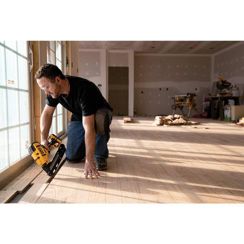 DEWALT 1-1/2 in. x 15-Gauge DA 34-Degree Bright Finish Nails (1000-Pack) - DCA15150-1