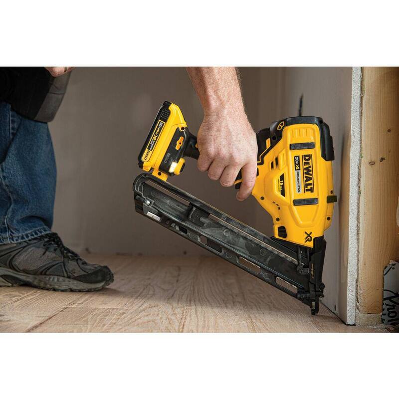 DEWALT 2-1/2 in. x 15-Gauge DA 34-Degree Galvanized Finish Nails (1000-Pack) - DCA15250G-1