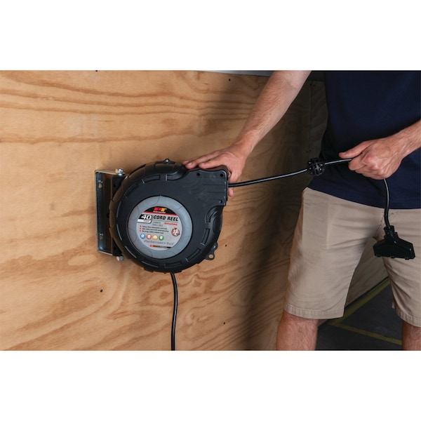 Perform Tool Retractable 40 Foot of 12 Gauge 15 Amp Cord With Polarized Plug Black Wall Mount - W2278