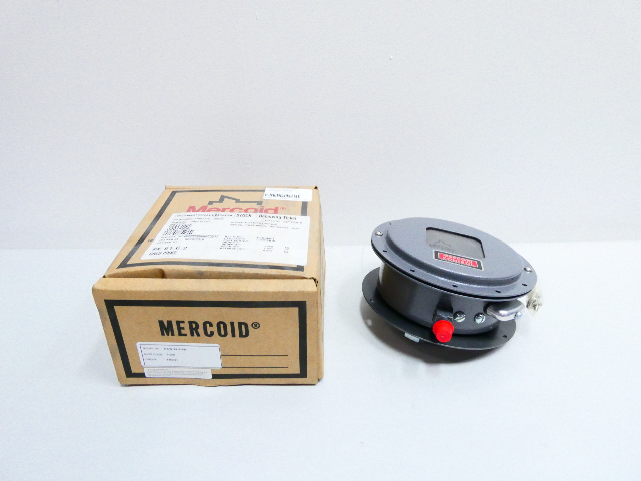 MERCOID DAW-23-3-8S 10-200PSI 120/240/440V-AC PRESSURE SWITCH