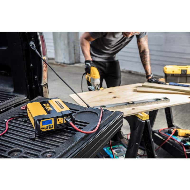 DEWALT 1000-Watt Portable Car Power Inverter with Triple USB Ports - DXAEPI1000