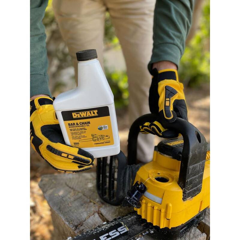 DEWALT 16 oz. Biodegradable Bar and Chain Oil - DXCC1200