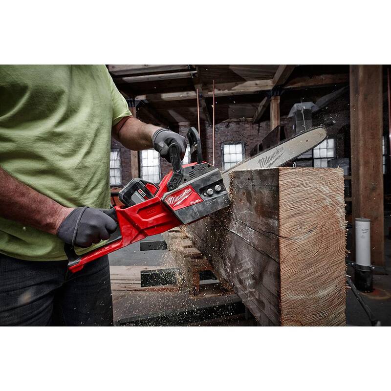 Milwaukee 14 in. Chainsaw Guide Bar with 52 Drive Links - 49-16-2756