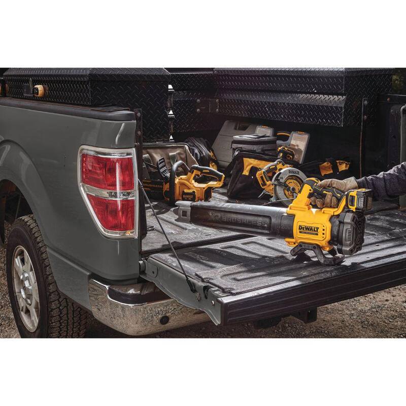 DEWALT 20V MAX Cordless Battery Powered String Trimmer & Blower Combo Kit with (1) 4 Ah Battery & Charger - DCKO222M1