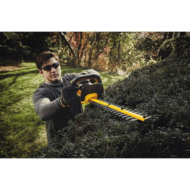 DEWALT 20V MAX 22 in. Cordless Battery Powered Hedge Trimmer Kit with (1) 5 Ah Battery & Charger - DCHT820P1