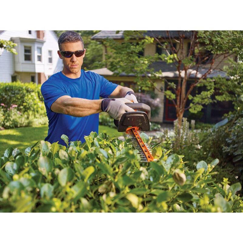 BLACK+DECKER 20V MAX 22in. Cordless Battery Powered Hedge Trimmer Kit with (1) 1.5Ah Battery & Charger - LHT321