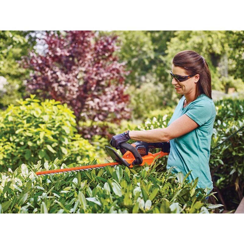 BLACK+DECKER 20V MAX 22in. Cordless Battery Powered Hedge Trimmer Kit with (1) 1.5Ah Battery & Charger - LHT321