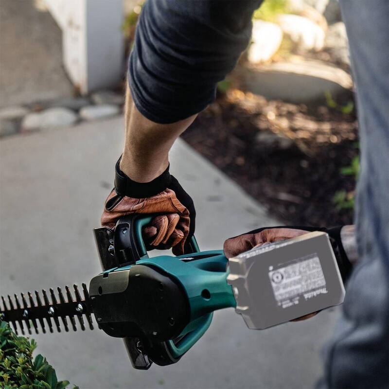 Makita LXT 22 in. 18V Lithium-Ion Cordless Hedge Trimmer (Tool-Only) - XHU02Z