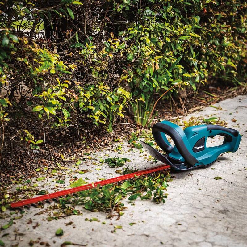 Makita LXT 22 in. 18V Lithium-Ion Cordless Hedge Trimmer (Tool-Only) - XHU02Z