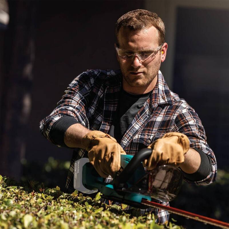 Makita LXT 22 in. 18V Lithium-Ion Cordless Hedge Trimmer (Tool-Only) - XHU02Z