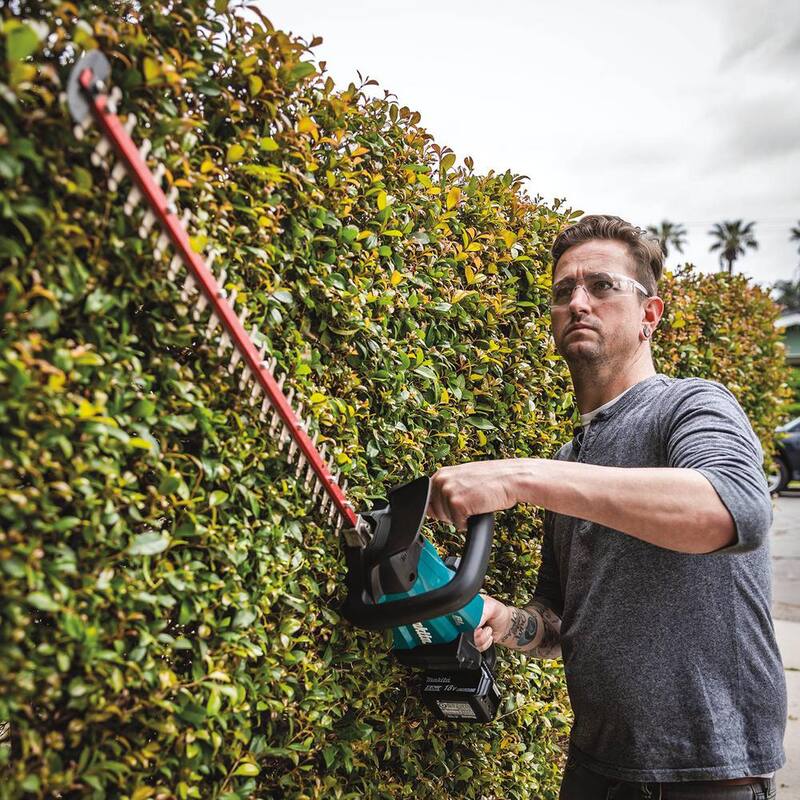 Makita LXT 18V Lithium-Ion Brushless Cordless 24 in. Hedge Trimmer Kit (5.0Ah) - XHU07T