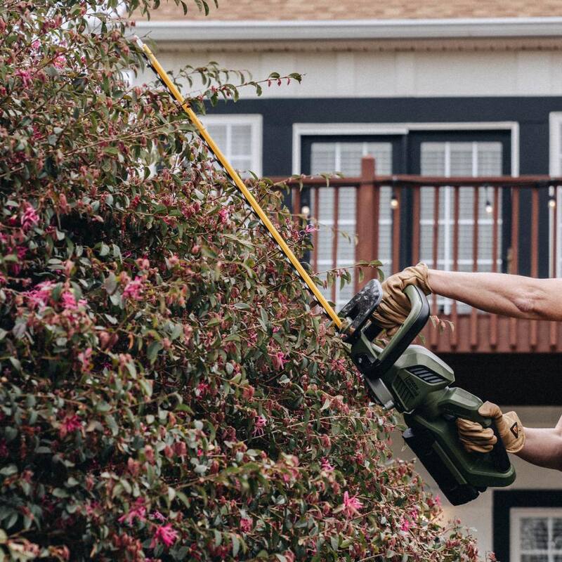 Green Machine 62V Brushless 25in. Cordless Battery Push start Hedge Trimmer with Rotating Handle and 2.5 Ah Batter and Rapid Charger - GMHT6200