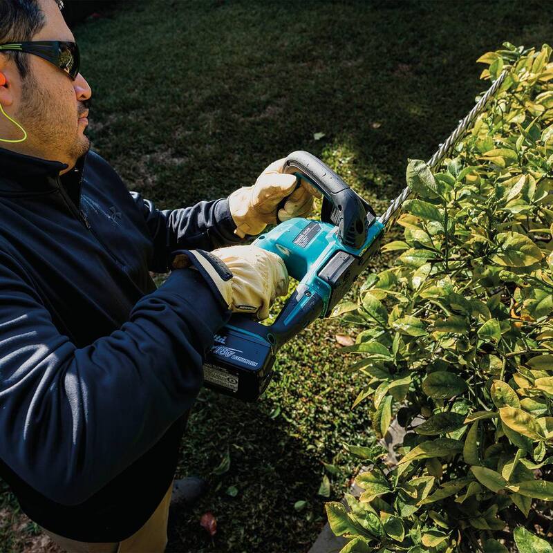 Makita LXT 18V Lithium-Ion Brushless Cordless 24 in. Hedge Trimmer Kit (4.0Ah) - XHU09M1