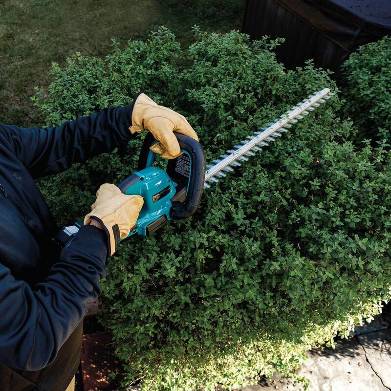 Makita LXT 18V Lithium-Ion Brushless Cordless 24 in. Hedge Trimmer Kit (4.0Ah) - XHU09M1