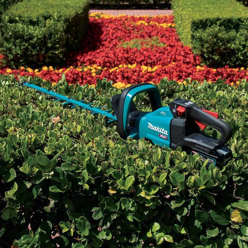 Makita XGT 40V max Brushless Cordless 30 in. Hedge Trimmer Kit (4.0Ah) - GHU03M1