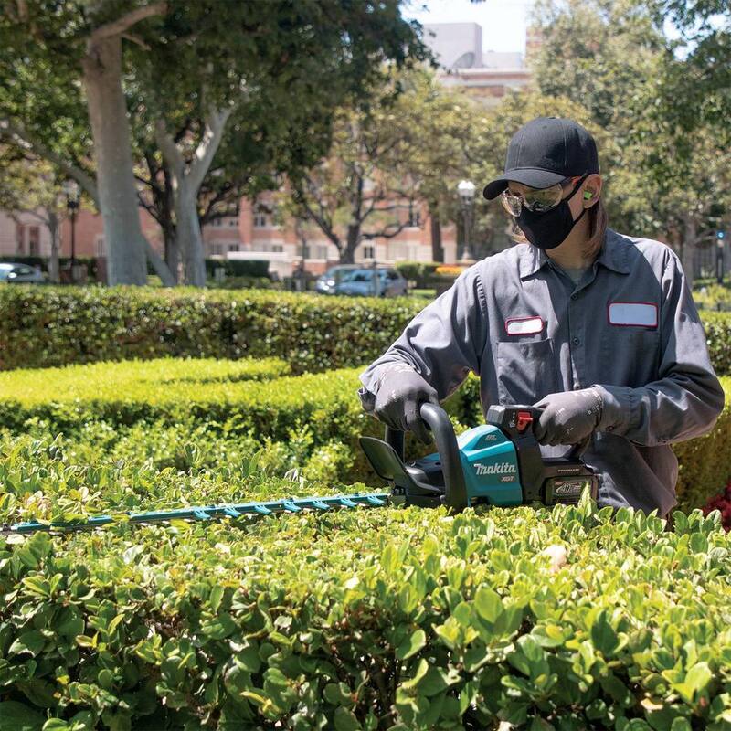 Makita XGT 40V max Brushless Cordless 30 in. Hedge Trimmer Kit (4.0Ah) - GHU03M1