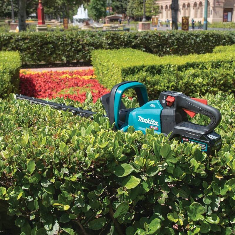 Makita XGT 40V max Brushless Cordless 24 in. Rough Cut Hedge Trimmer Kit (4.0Ah) - GHU01M1
