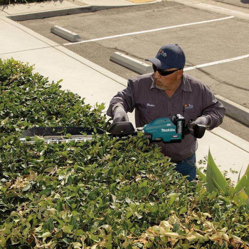 Makita XGT 40V max Brushless Cordless 24 in. Single-Sided Hedge Trimmer Kit (4.0Ah) - GHU04M1